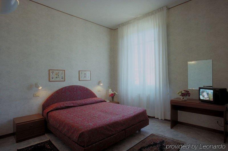 Moderno Hotel 3*