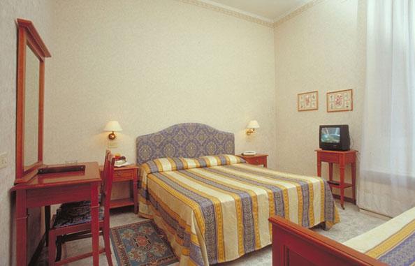 Moderno Hotel 3*